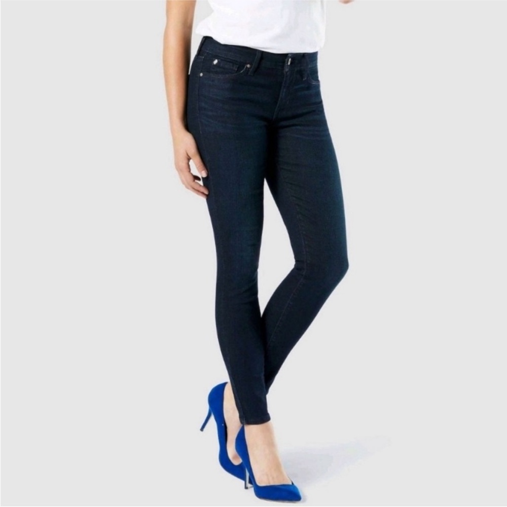 Denizen Dark Wash Mid Rise Skinny Jeans - Size 8